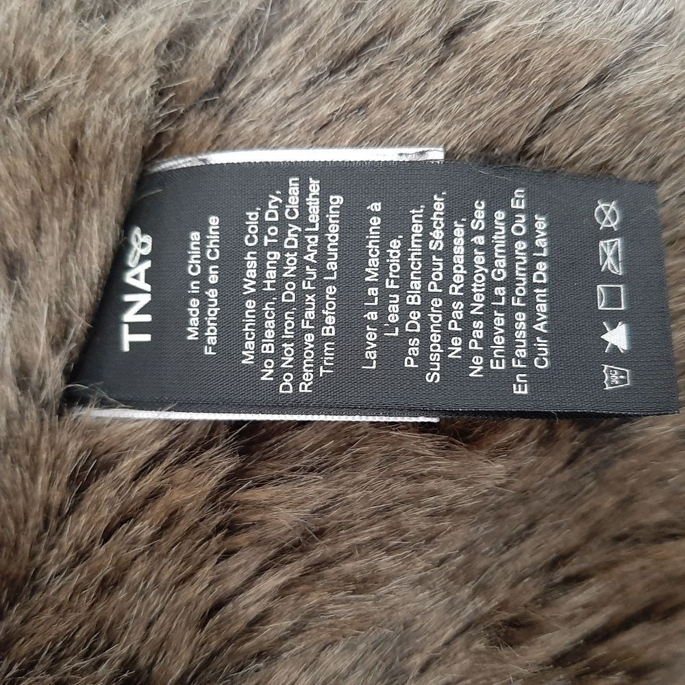 Aritzia Black Ski & Snow Jacket with Faux Fur Trim - Picture 15 of 16